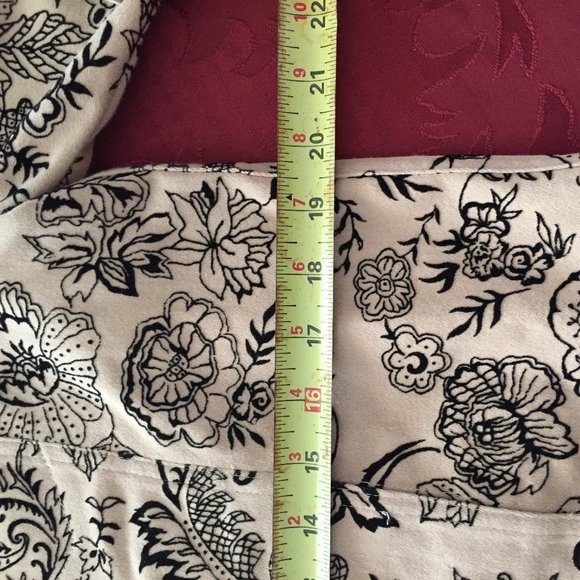 Classic Beige Jacket with Black Velvet Flowers St John Sport by Marie Grey - Picture 12 of 12